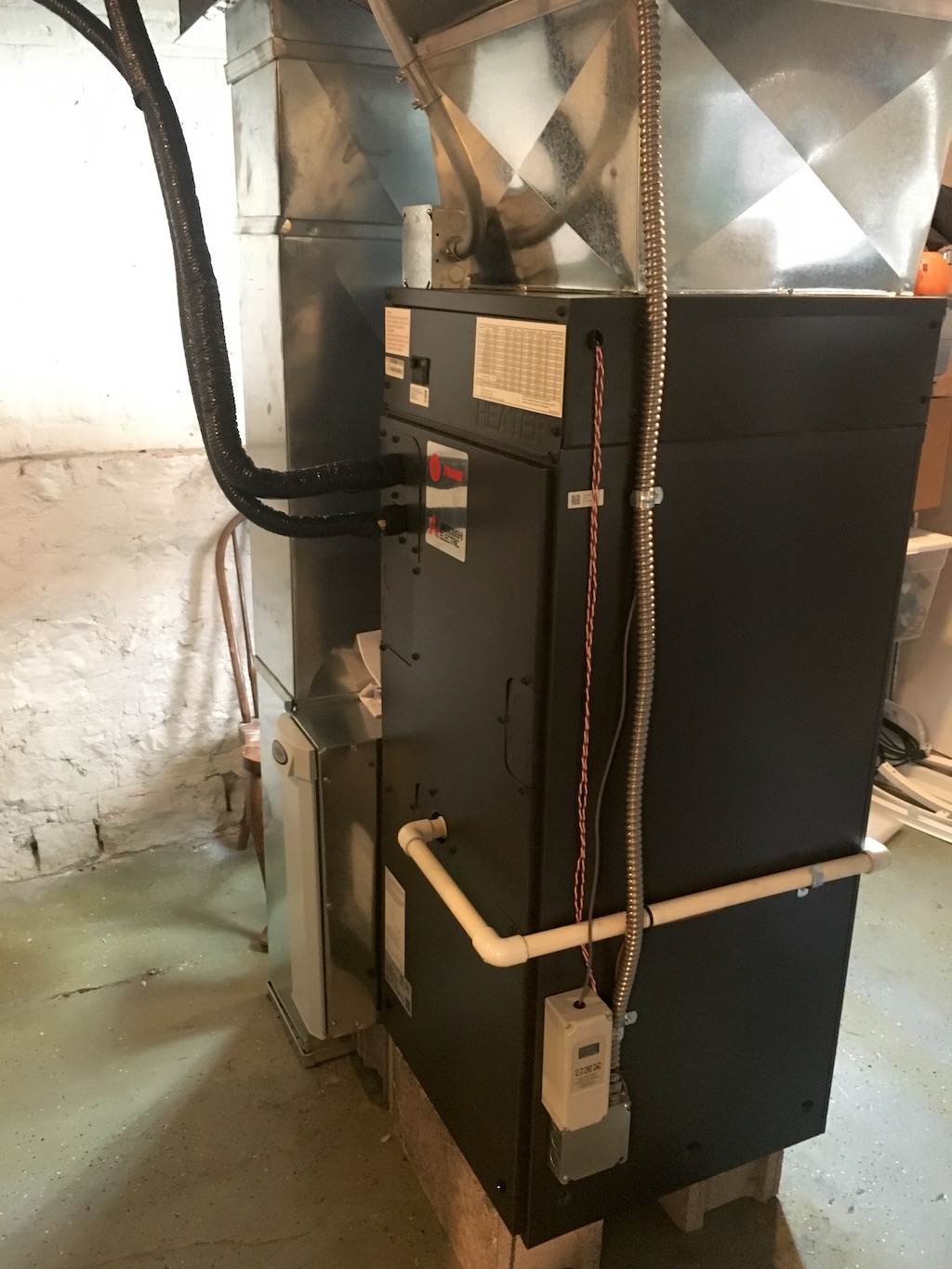 3.0-­ton Mitsubishi Single­ Zone Hyper­-Heating heat pump system