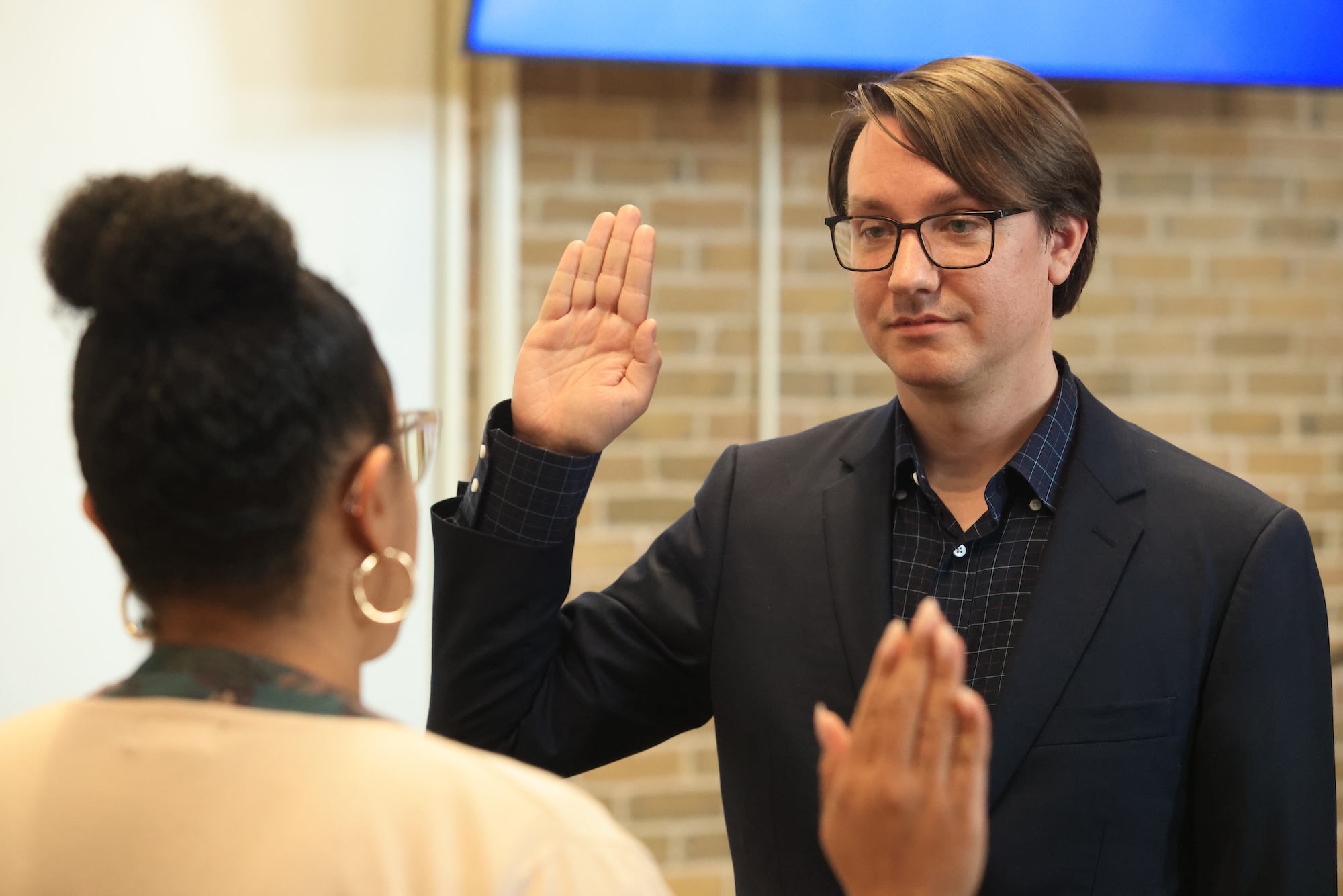 Derek Eder taking the oath of office for Village Trustee